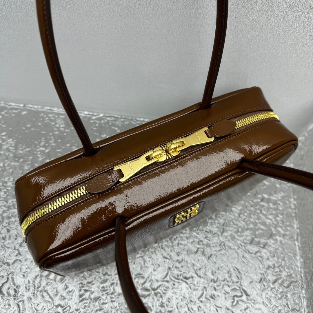 ＭＩ ＭＵ BEAU NAPLAK PATENT LEATHER BAG PALISANDER