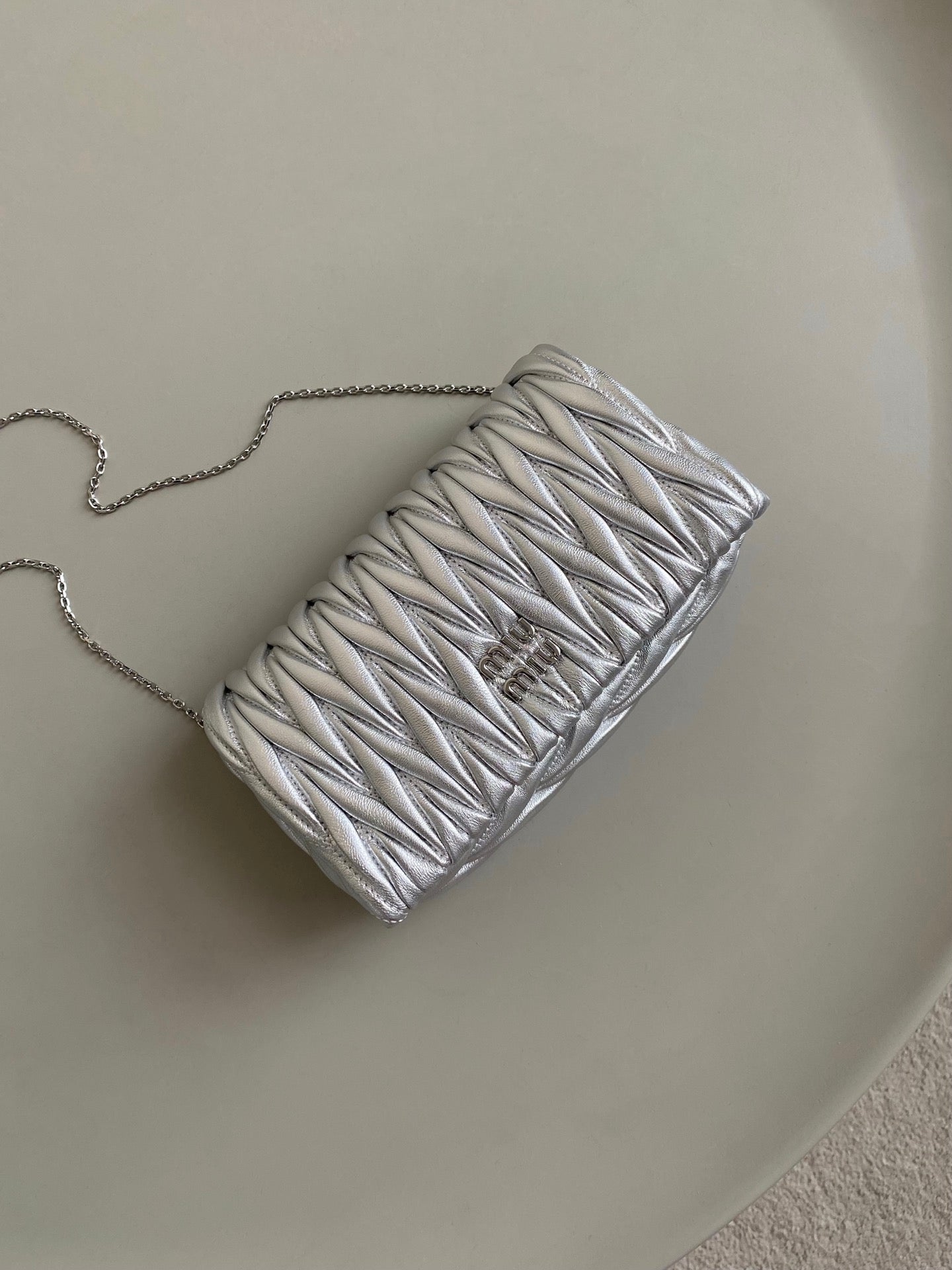 ＭＩ ＭＵ MATELASSÉ NAPPA LEATHER MINI-BAG SILVER