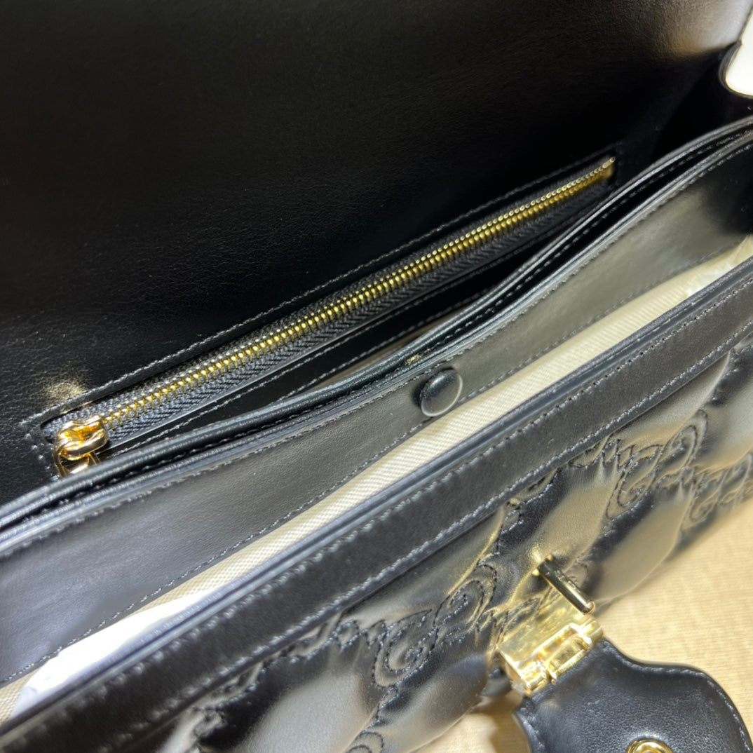 ＧＣＣＩGG MATELASSE BAG BLACK