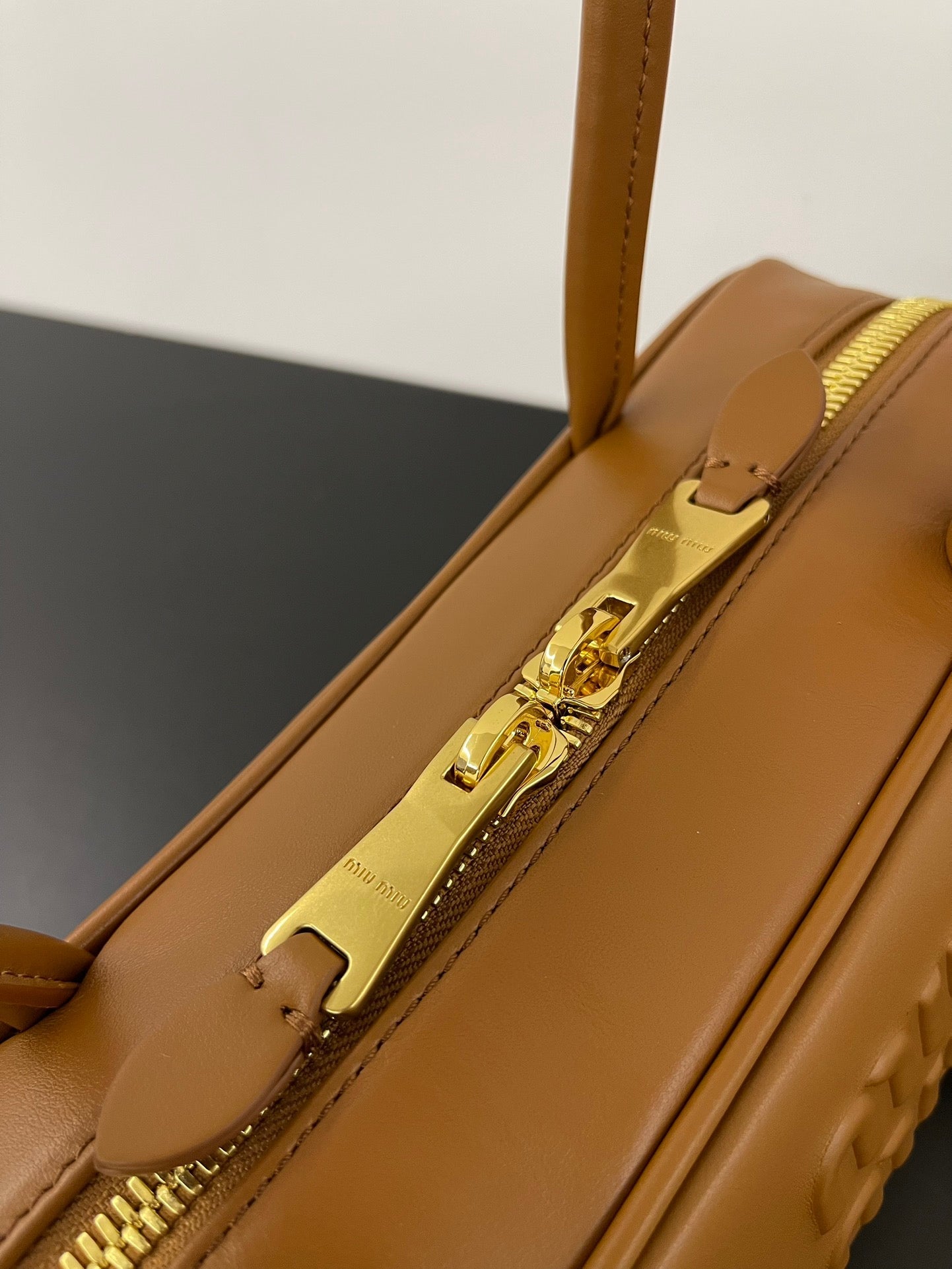 ＭＩ ＭＵ BEAU LEATHER BAG COGNAC SMALL