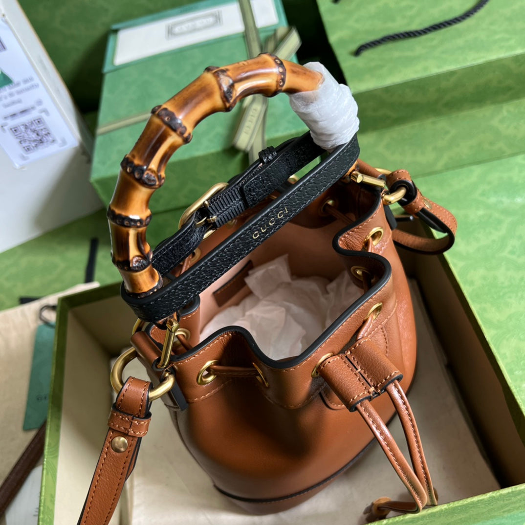 ＧＣＣＩDIANA MINI BUCKET BAG BROWN