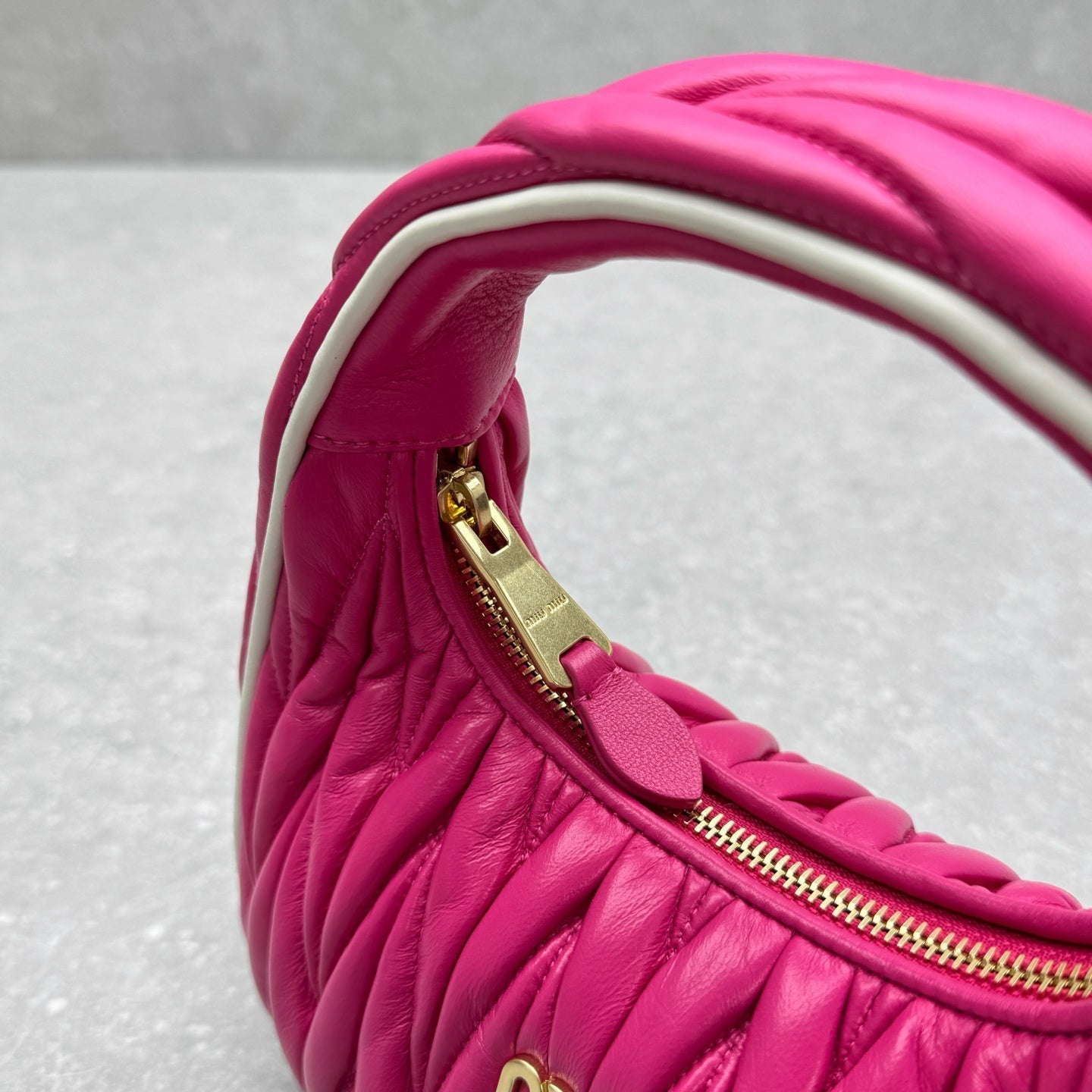 ＭＩ ＭＵ MATELASSÉ NAPPA LEATHER TOP HANDLE BAG PINK