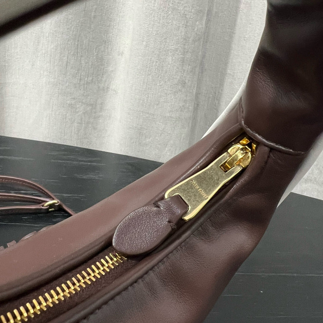ＭＩ ＭＵ MATELASSÉ LEATHER CROSSBODY BAG BROWN