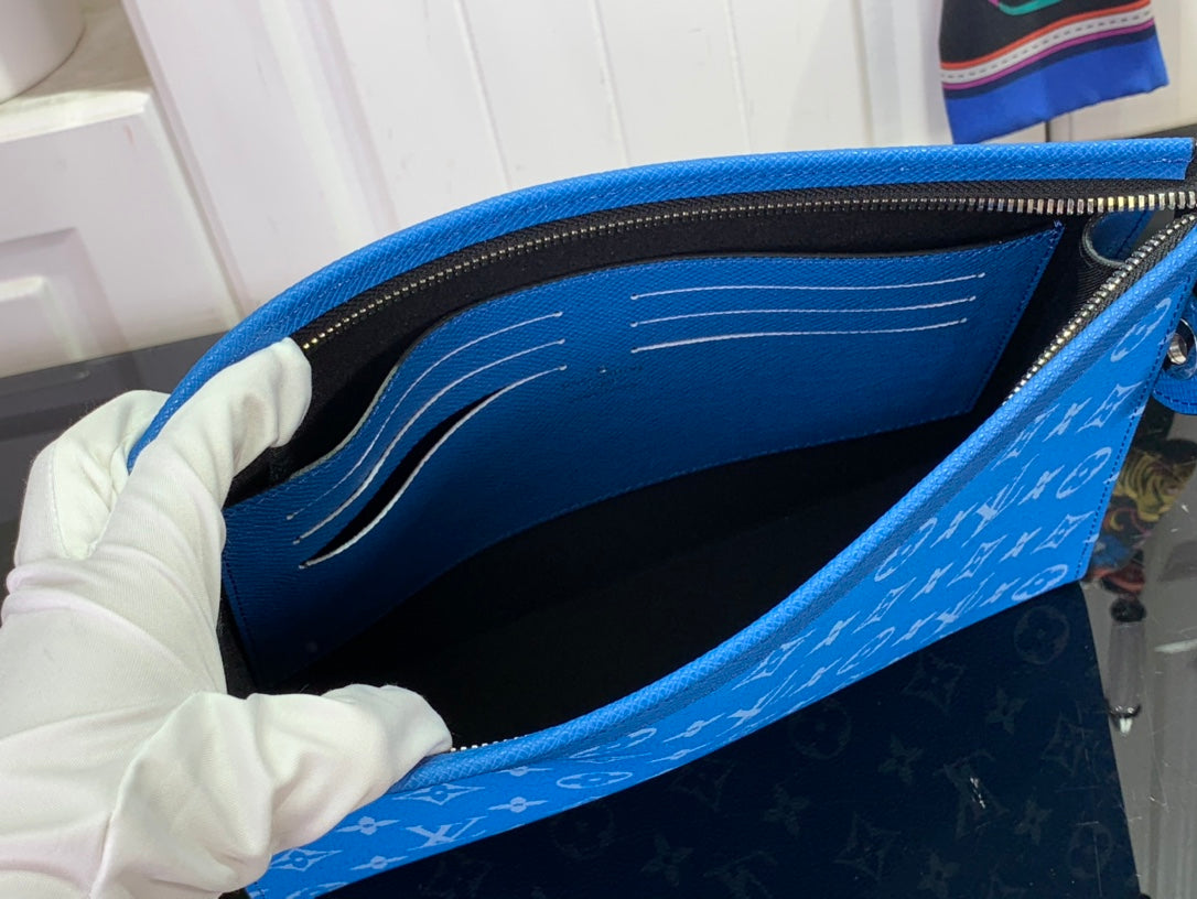 ＬＯＵＩＳ ＶＵＩＴＴＯ N POCHETTE VOYAGE MM BLUE