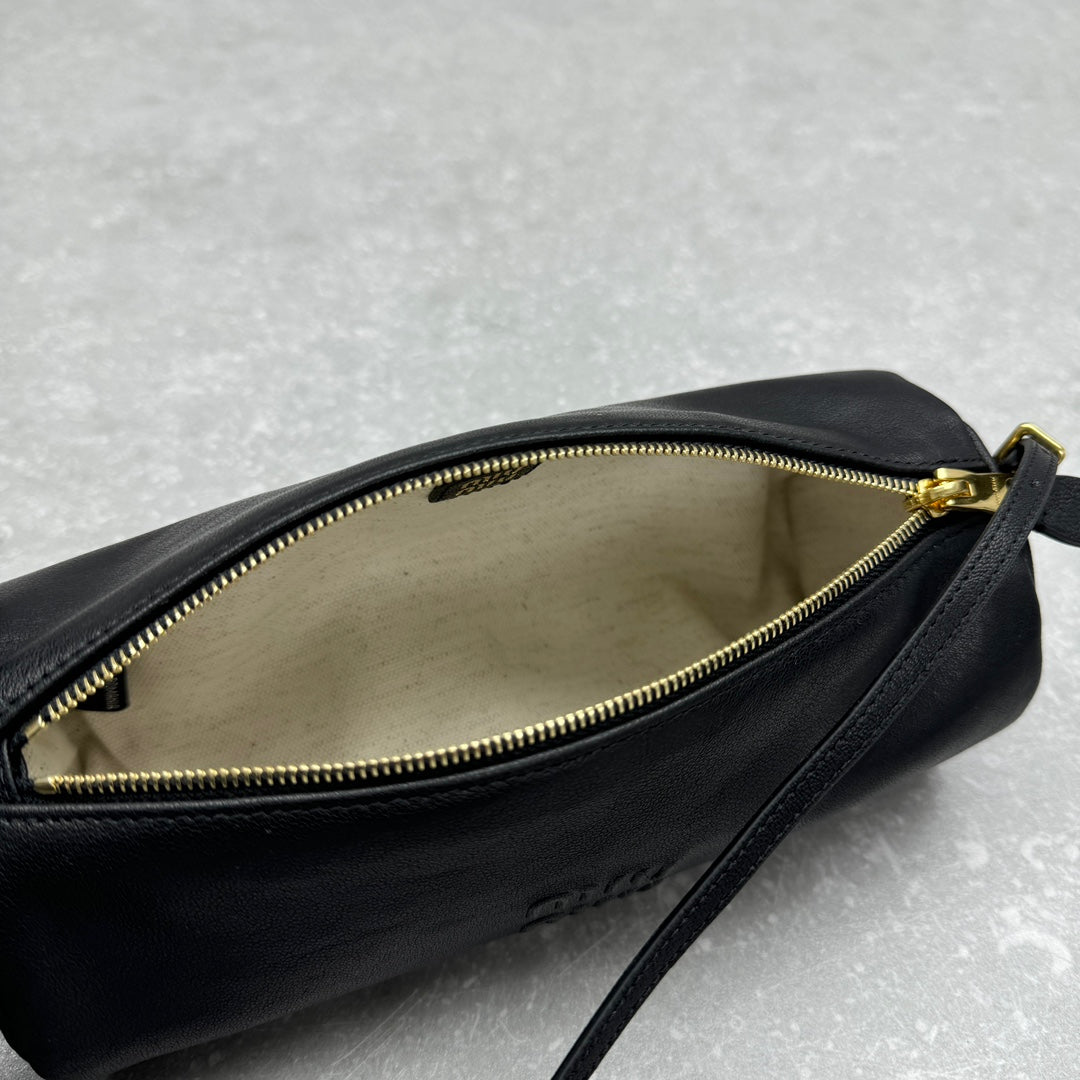 ＭＩ ＭＵ NAPPA LEATHER POUCH BLACK