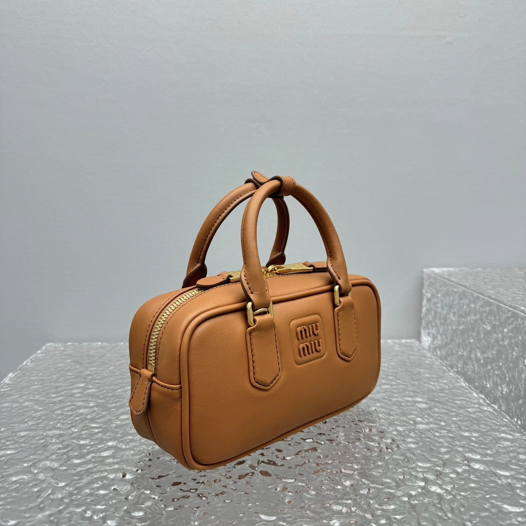 ＭＩ ＭＵ ARCADIE LEATHER BAG COGNAC