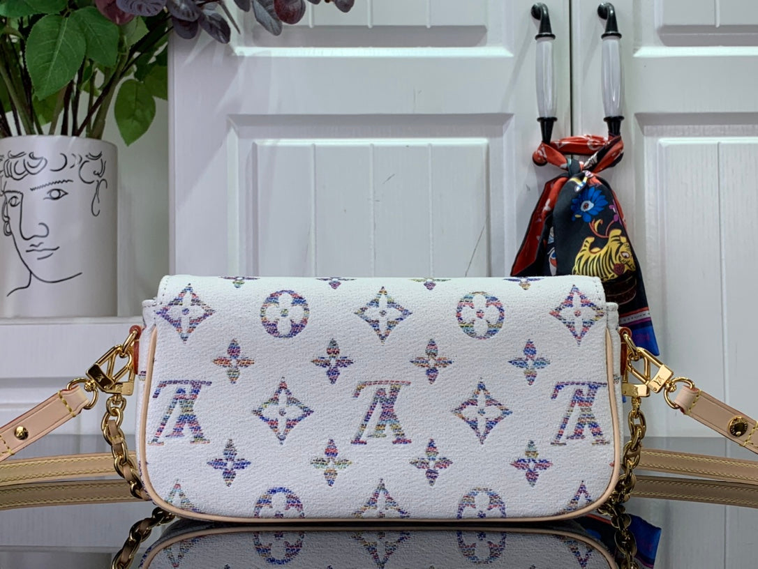 ＬＳ ＶＴＴＯＮ WALLET ON CHAIN IVY