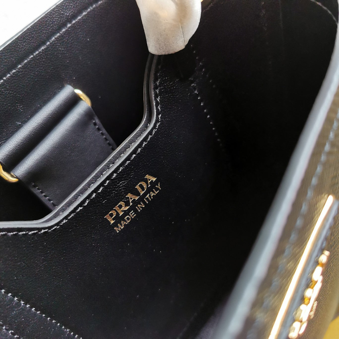 ＰＲＤＡ SMALL SAFFIANO LEATHER PRDA PANIER BAG BLACK