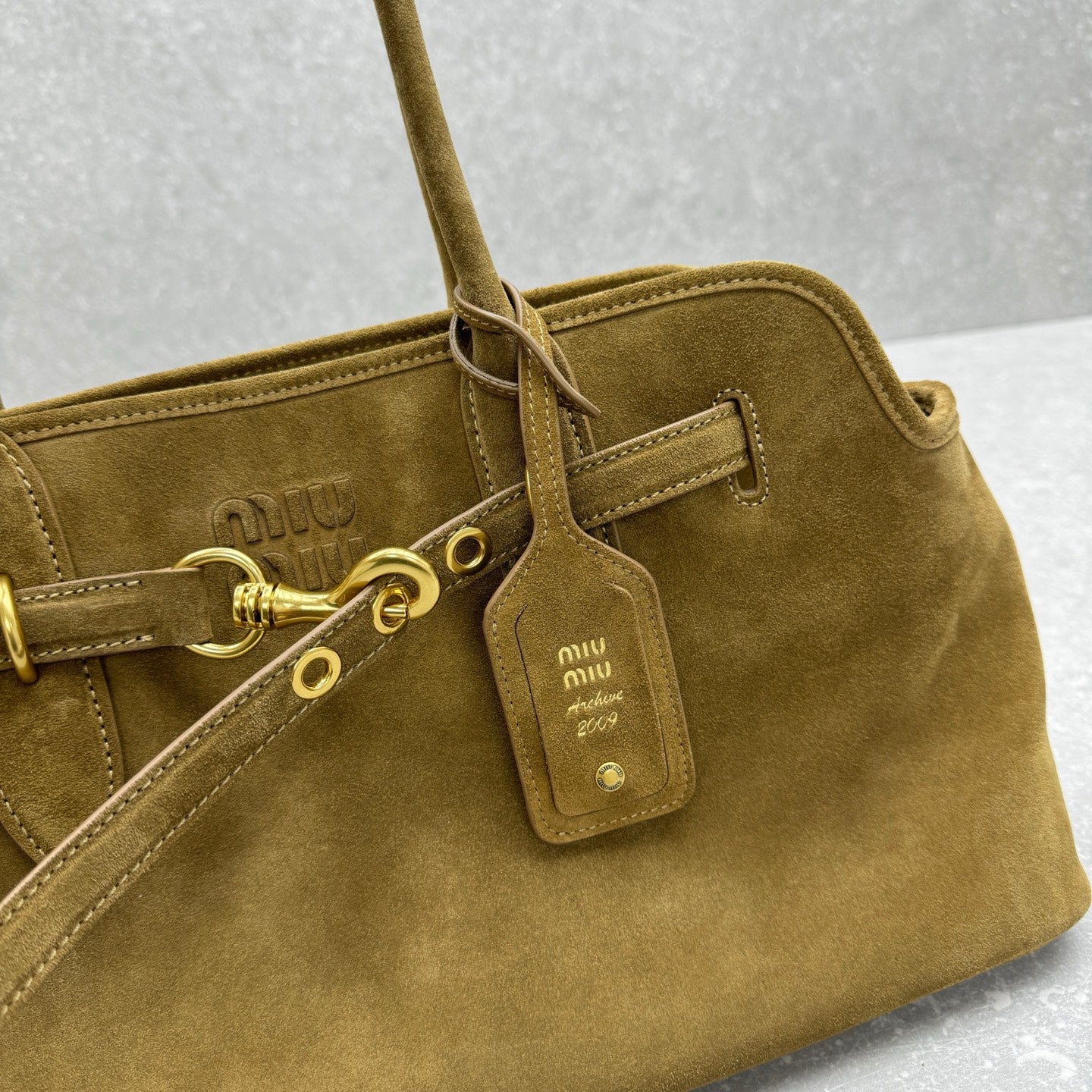 ＭＩ ＭＵ BOW DETAIL SUEDE HANDBAG OLIVE