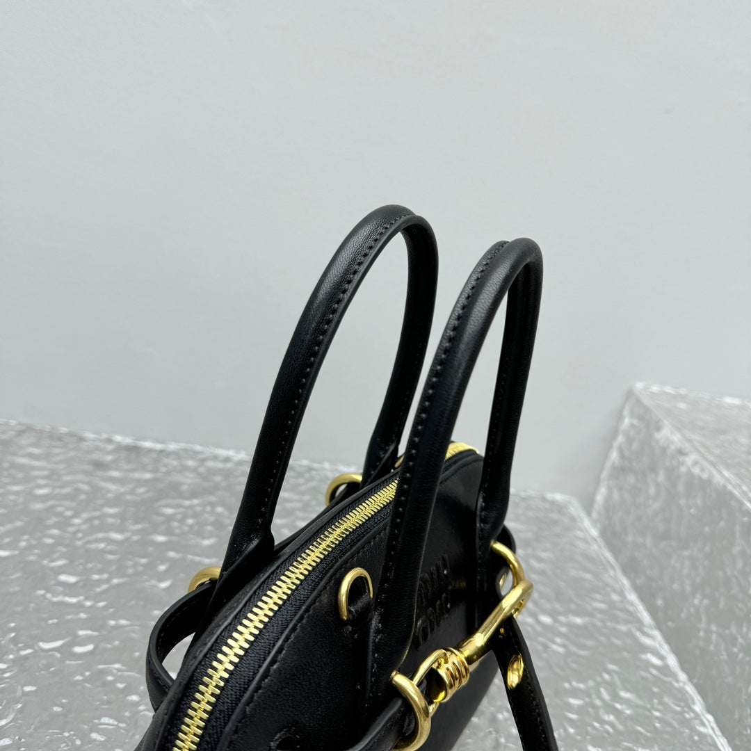 ＭＩ ＭＵ AVENTURE MINI NAPPA LEATHER BAG BLACK