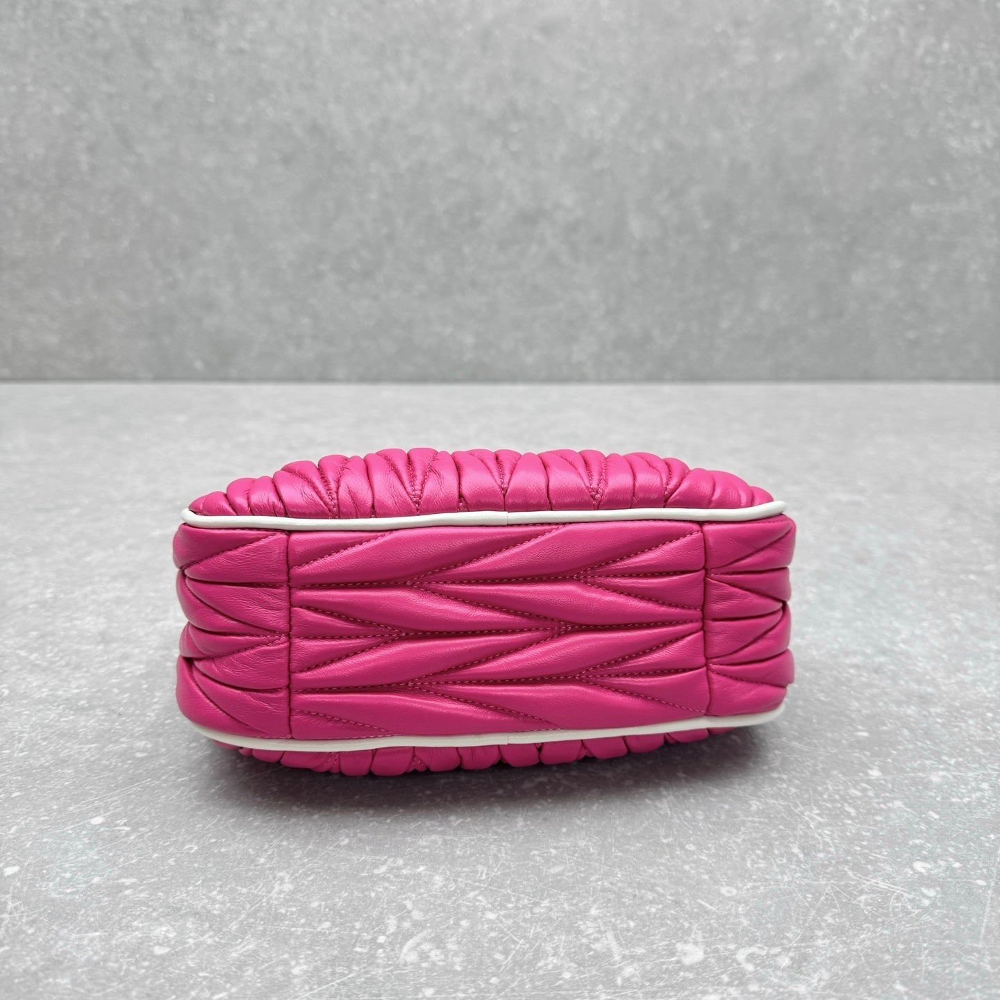 ＭＩ ＭＵ MATELASSÉ NAPPA LEATHER TOP HANDLE BAG PINK