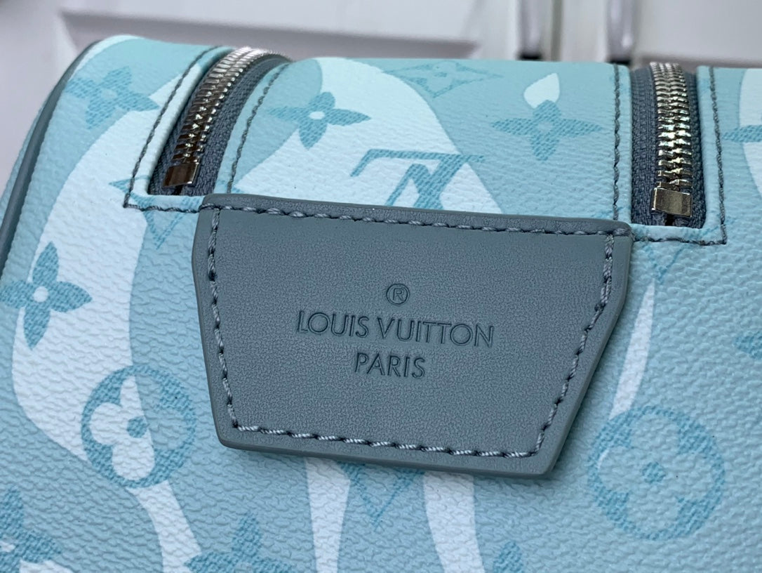 ＬＳ ＶＴＴＯＮ DOPP KIT TOILETRY BAG CRYSTAL BLUE