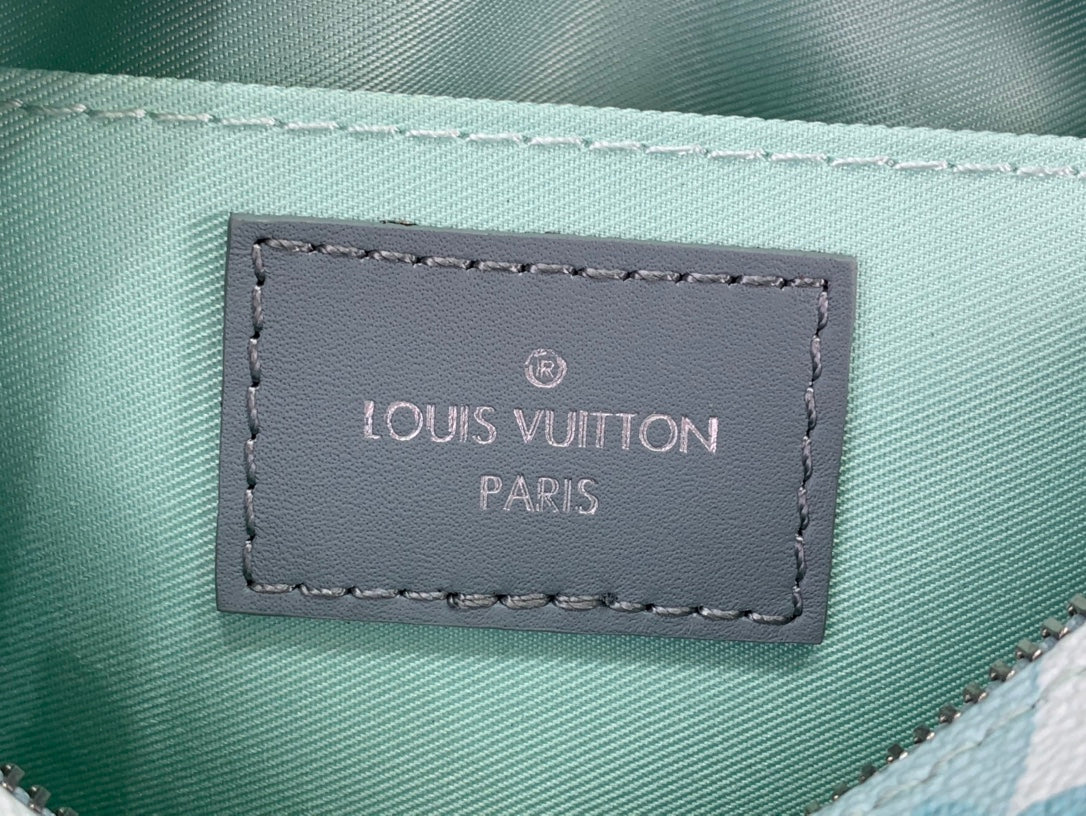 ＬＳ ＶＴＴＯＮ DISCOVERY SHOULDER BAG CRYSTAL BLUE