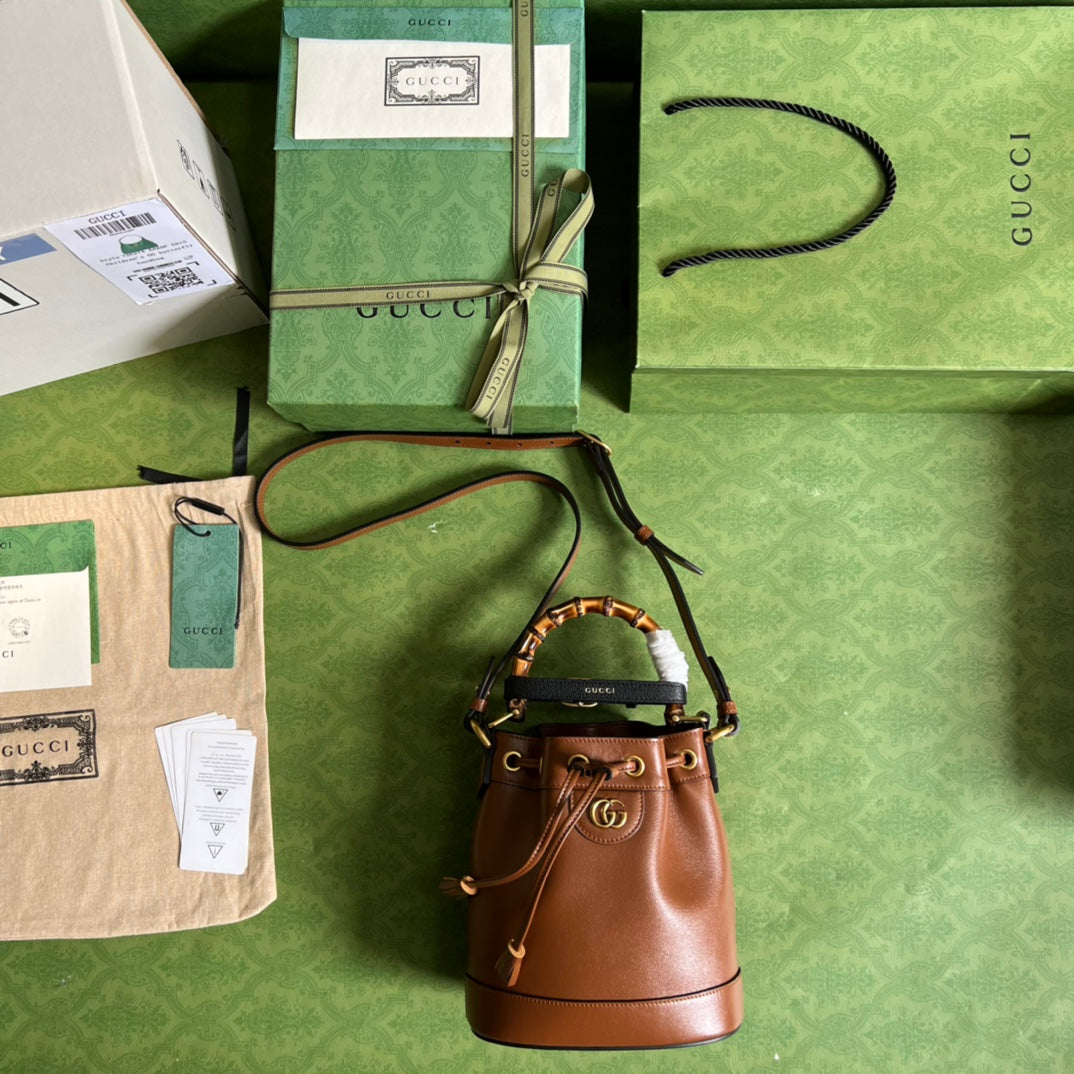 ＧＣＣＩDIANA MINI BUCKET BAG BROWN