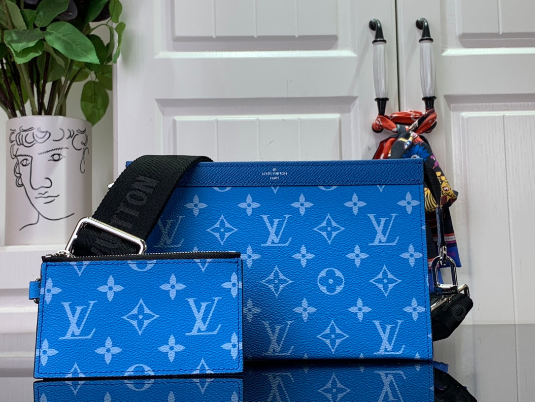 ＬＳ ＶＴＴＯＮ GASTON WEARABLE WALLET BLUE