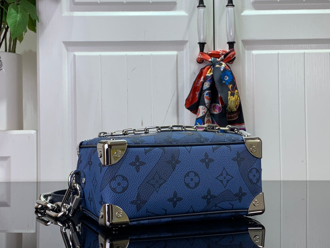 ＬＳ ＶＴＴＯＮ DISCOVERY SHOULDER BAG NAVY