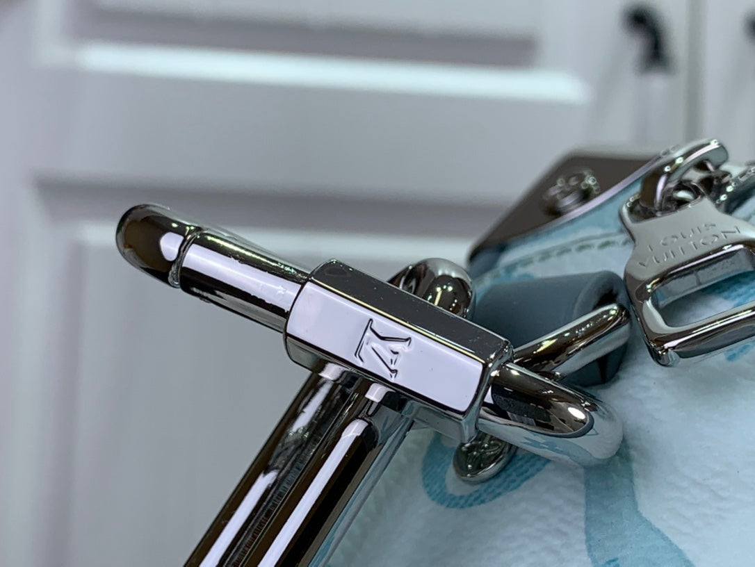 ＬＳ ＶＴＴＯＮ DISCOVERY SHOULDER BAG CRYSTAL BLUE