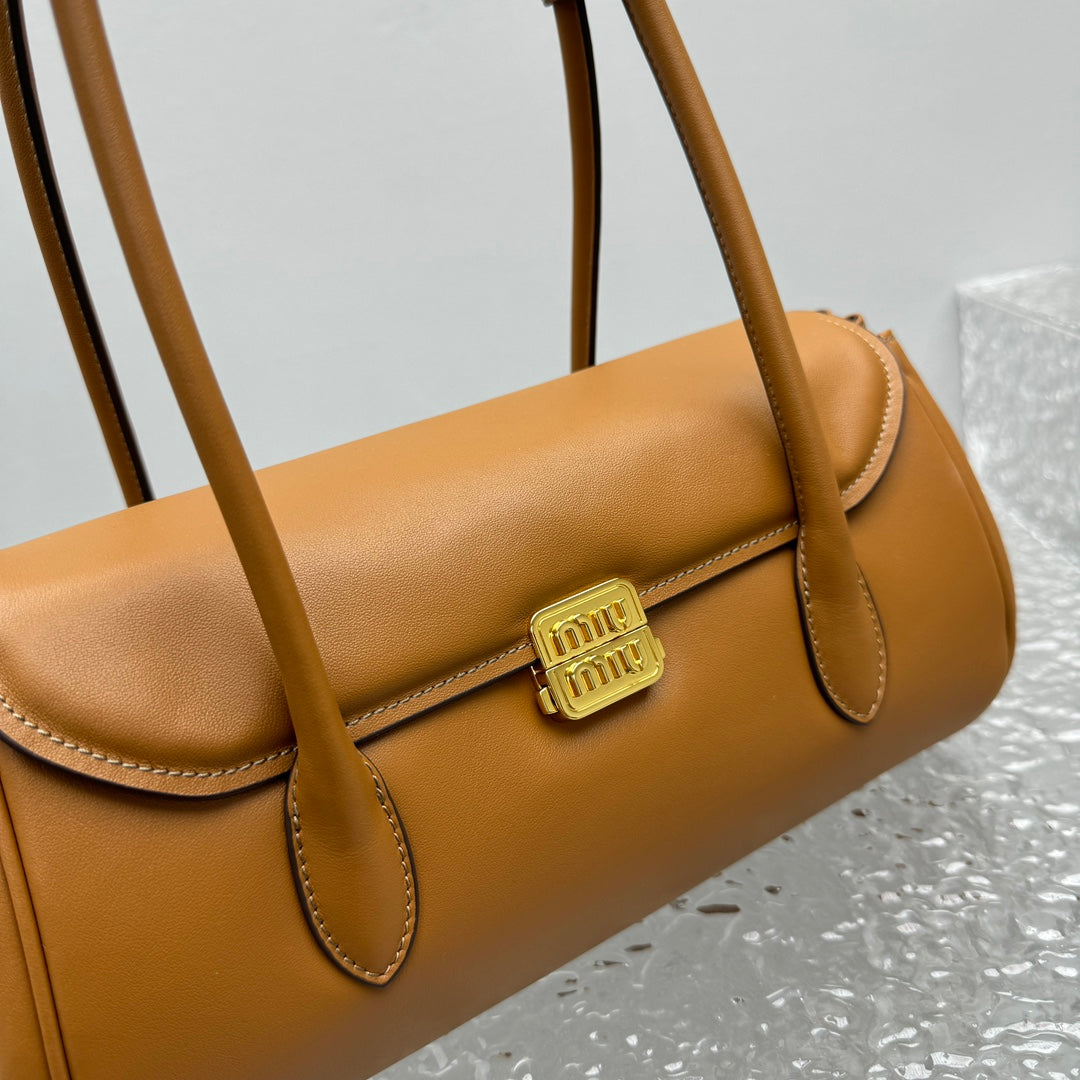 ＭＩ ＭＵ  LEATHER SHOULDER BAG COGNAC