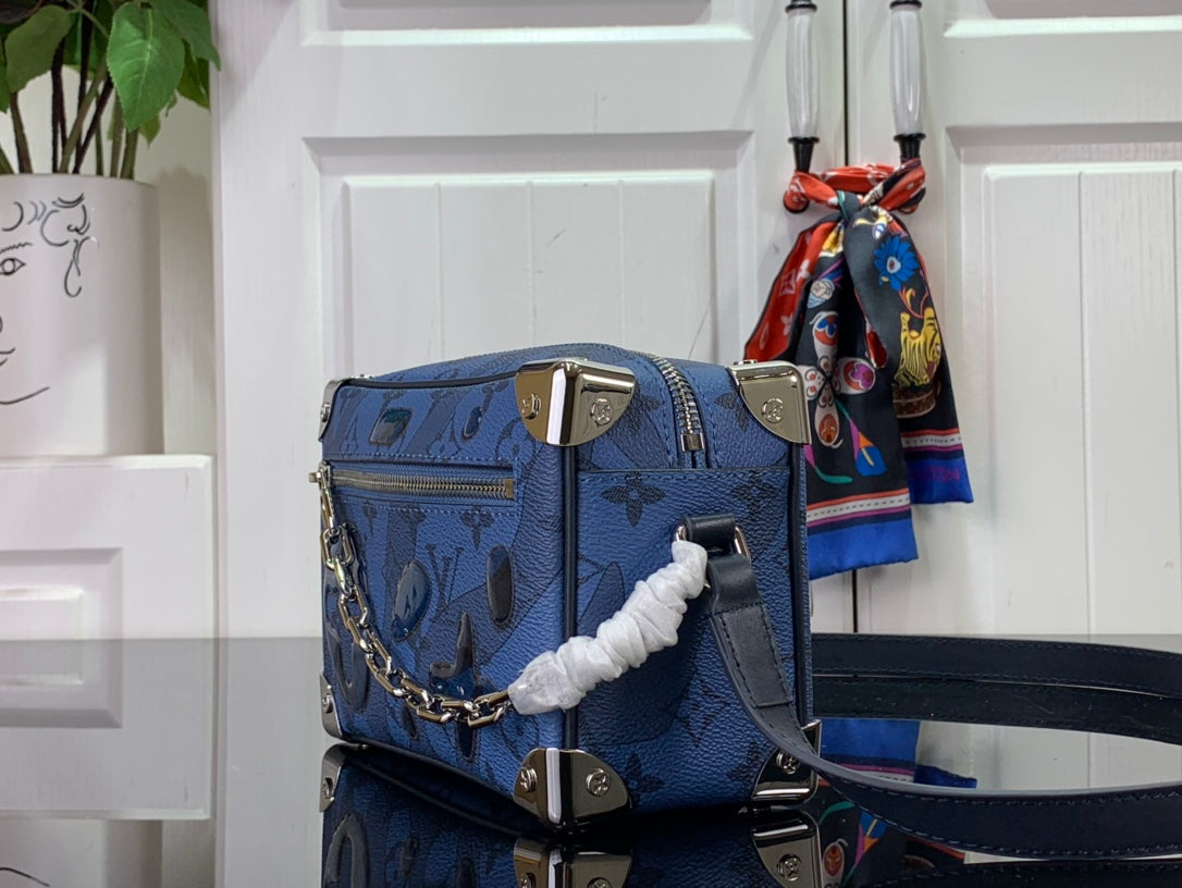 ＬＳ ＶＴＴＯＮ DISCOVERY SHOULDER BAG NAVY