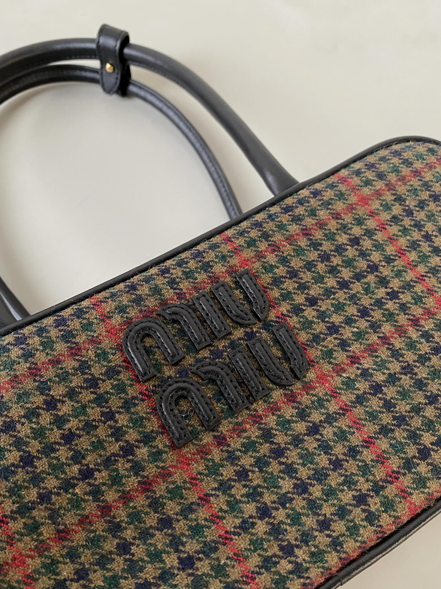 ＭＩ ＭＵ BEAU TARTAN TOP HANDLE BAG