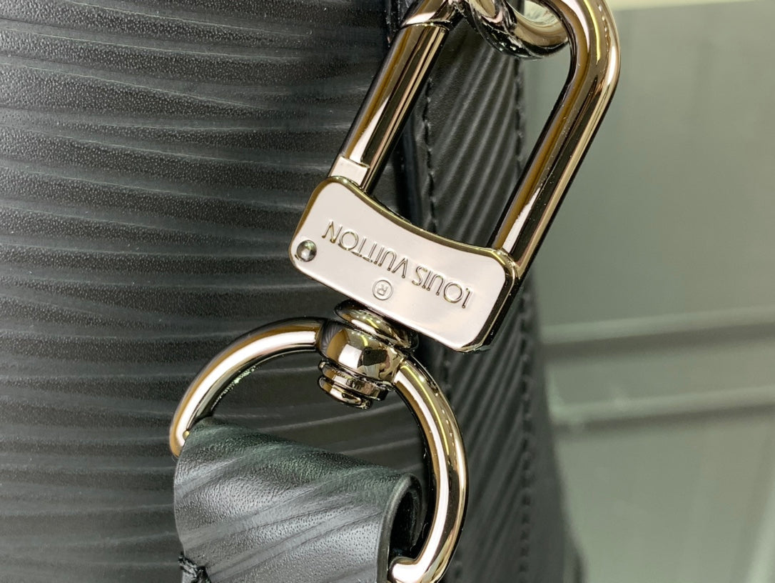 ＬＳ ＶＴＴＯＮ ALMA BLACK