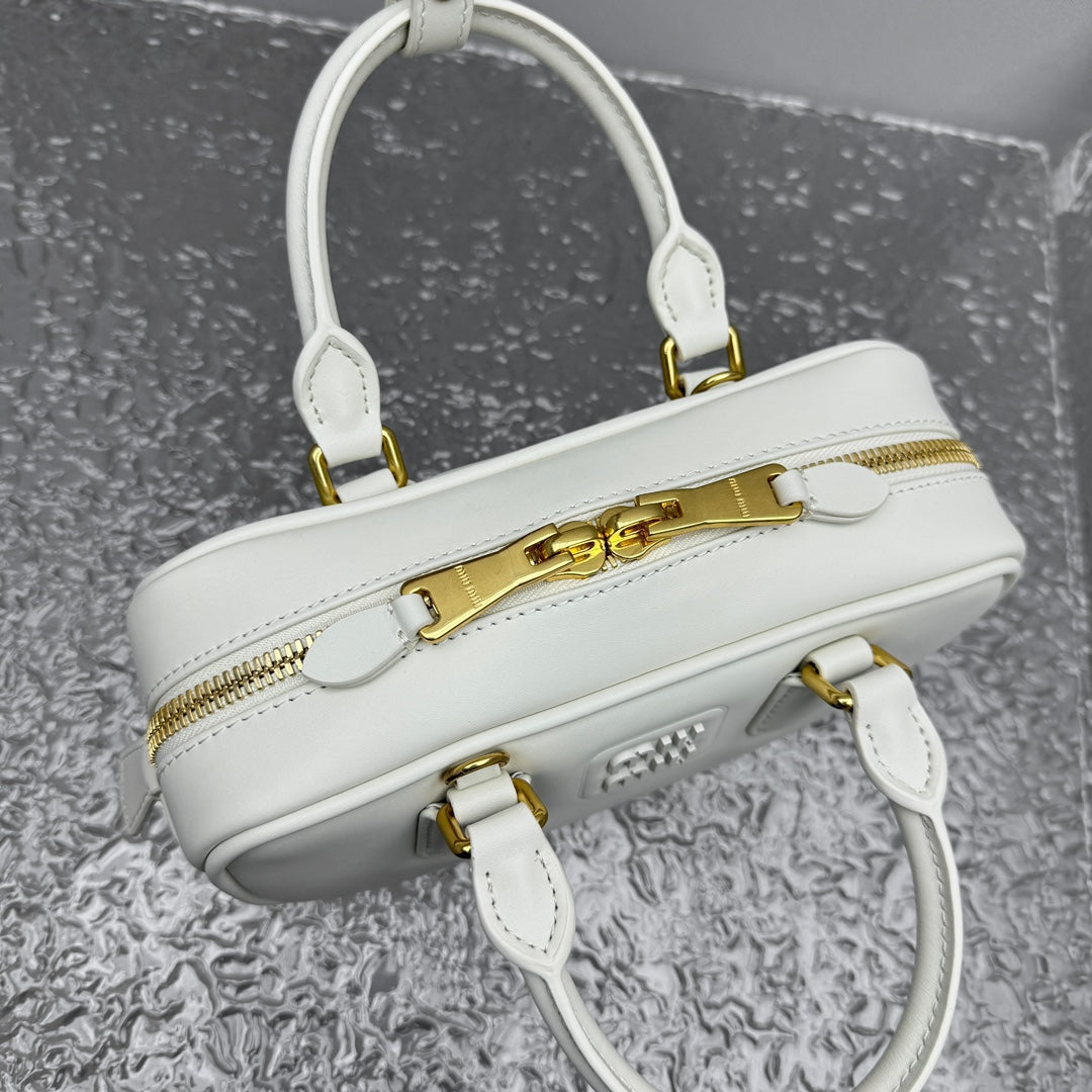 ＭＩ ＭＵ ARCADIE LEATHER BAG CHALK WHITE