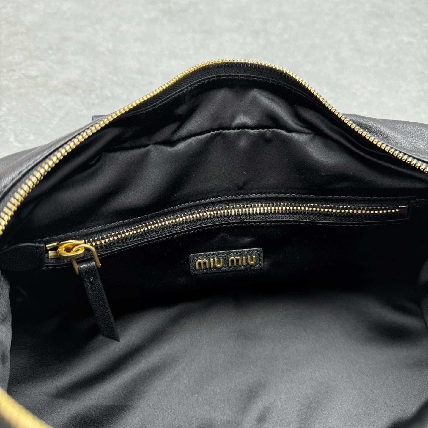 ＭＩ ＭＵ POCKET WASHED NAPPA LEATHER BAG BLACK