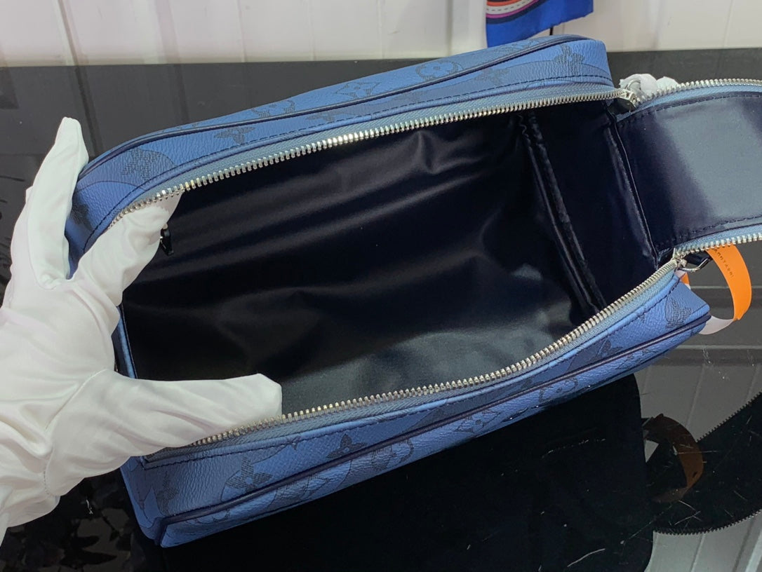 ＬＳ ＶＴＴＯＮ DOPP KIT TOILETRY BAG NAVY