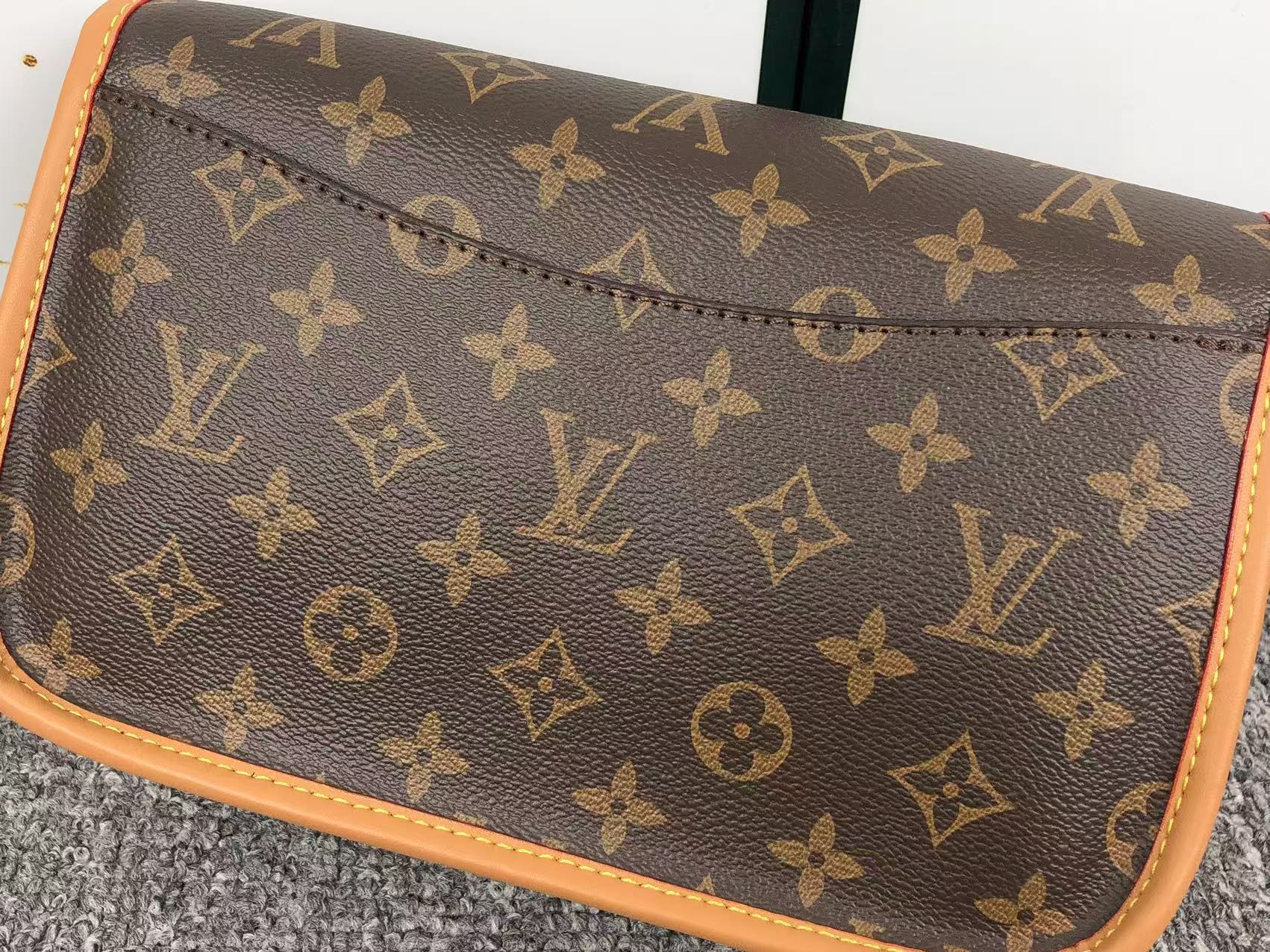 ＬＳ ＶＴＴＯＮ DIANE SATCHEL BAG BROWN