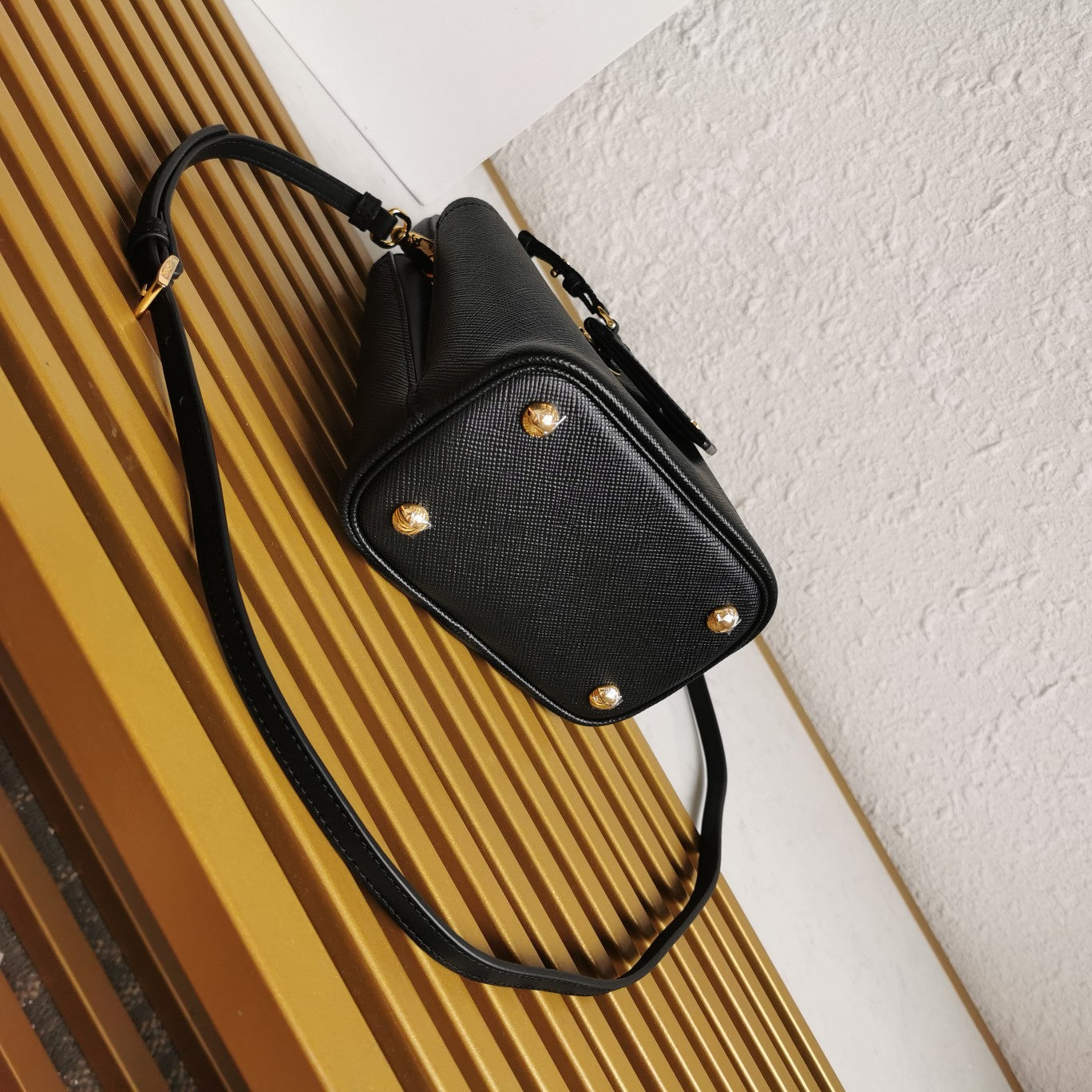 ＰＲＤＡ SMALL SAFFIANO LEATHER PRDA PANIER BAG BLACK