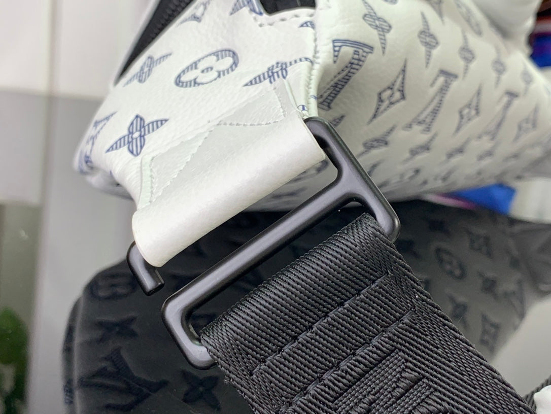 ＬＳ ＶＴＴＯＮ RUSH BUMBAG G65