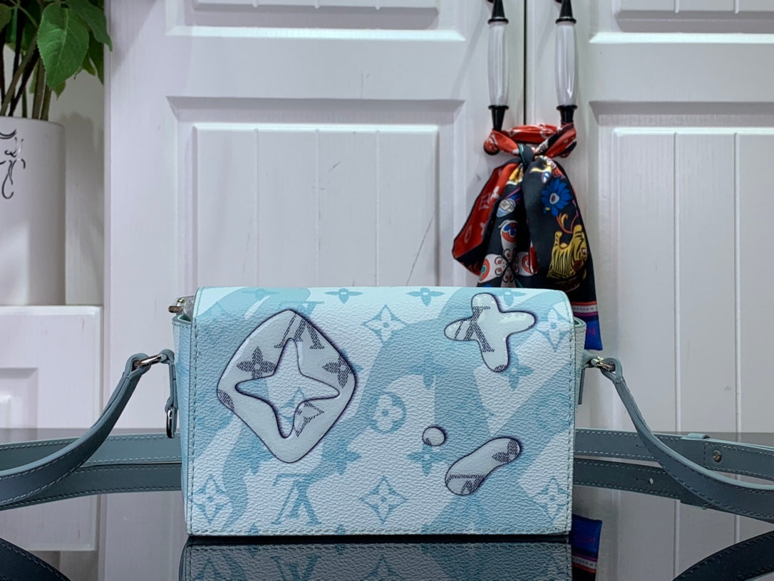 ＬＳ ＶＴＴＯＮ STEAMER WEARABLE WALLET