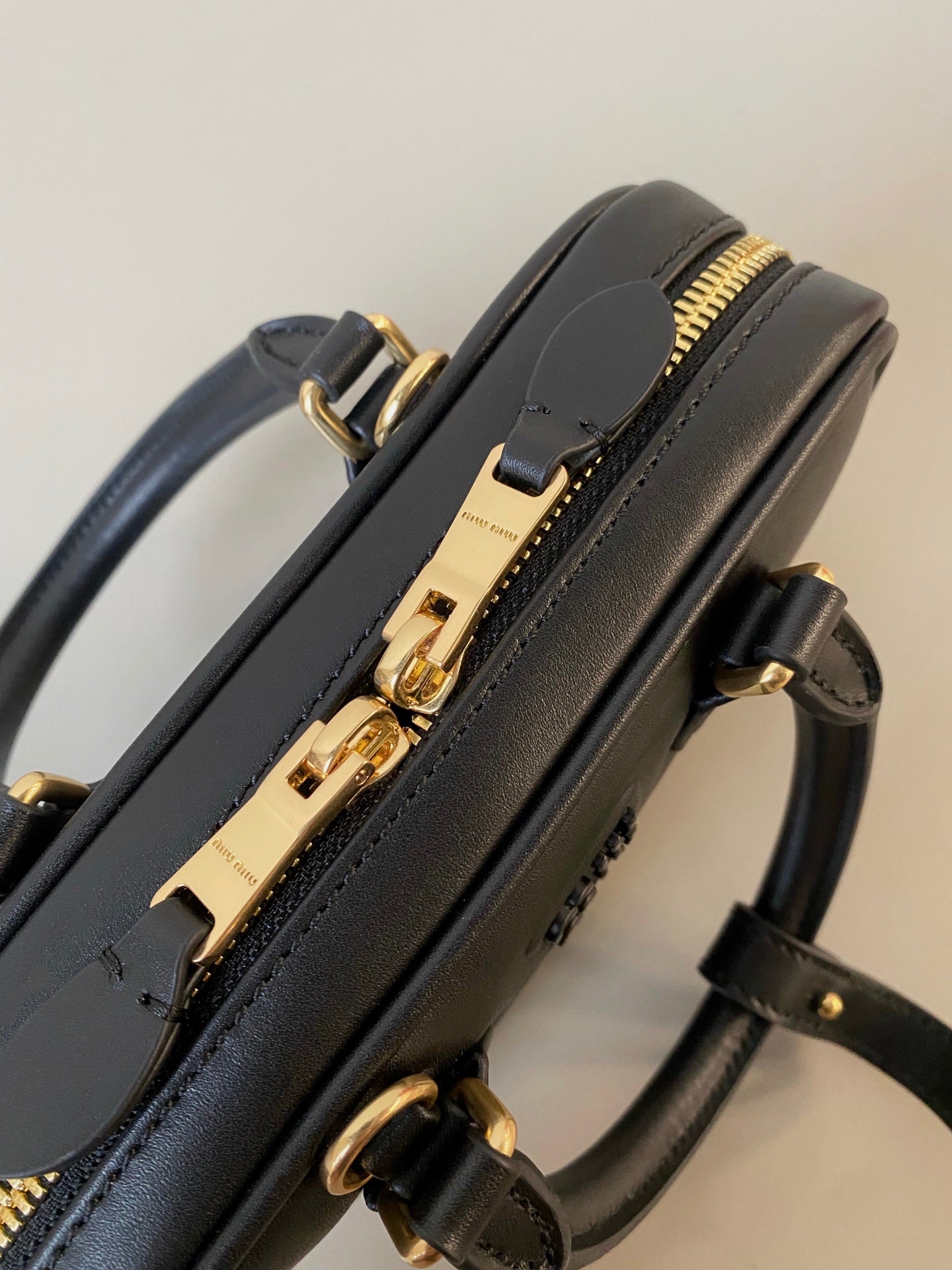 ＭＩ ＭＵ ARCADIE LEATHER MINI-BAG BLACK