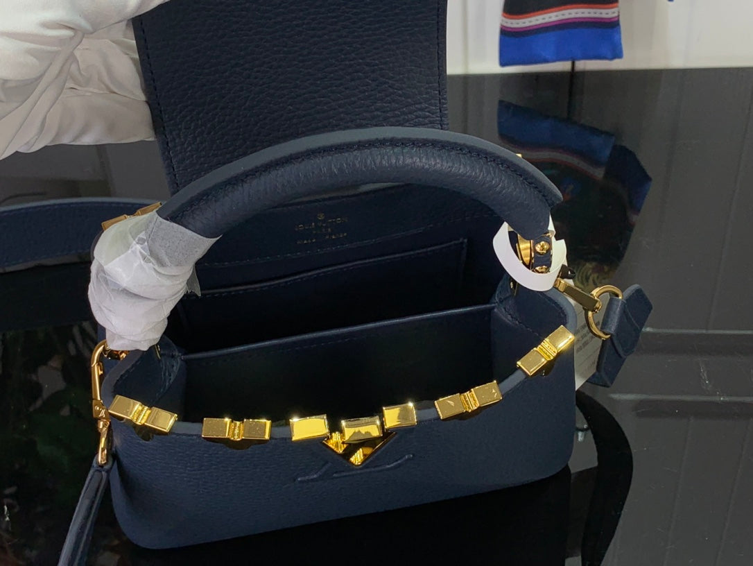 ＬＳ ＶＴＴＯＮ CAPUCINES MINI BAG