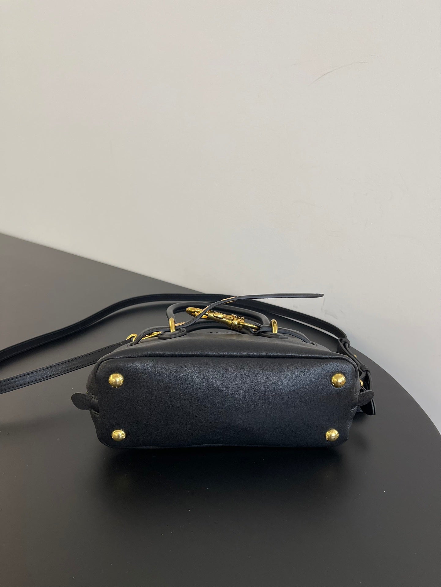 ＭＩ ＭＵ AVENTURE MINI NAPPA LEATHER BAG BLACK