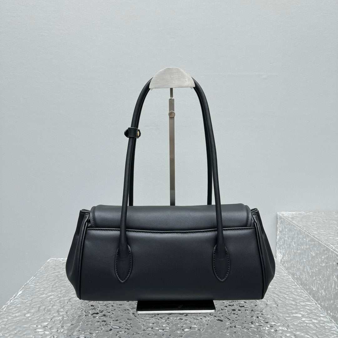 ＭＩ ＭＵ  LEATHER SHOULDER BAG BLACK