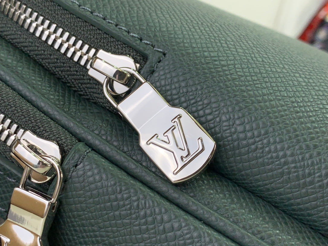 ＬＳ ＶＴＴＯＮ AVENUE SLING BAG