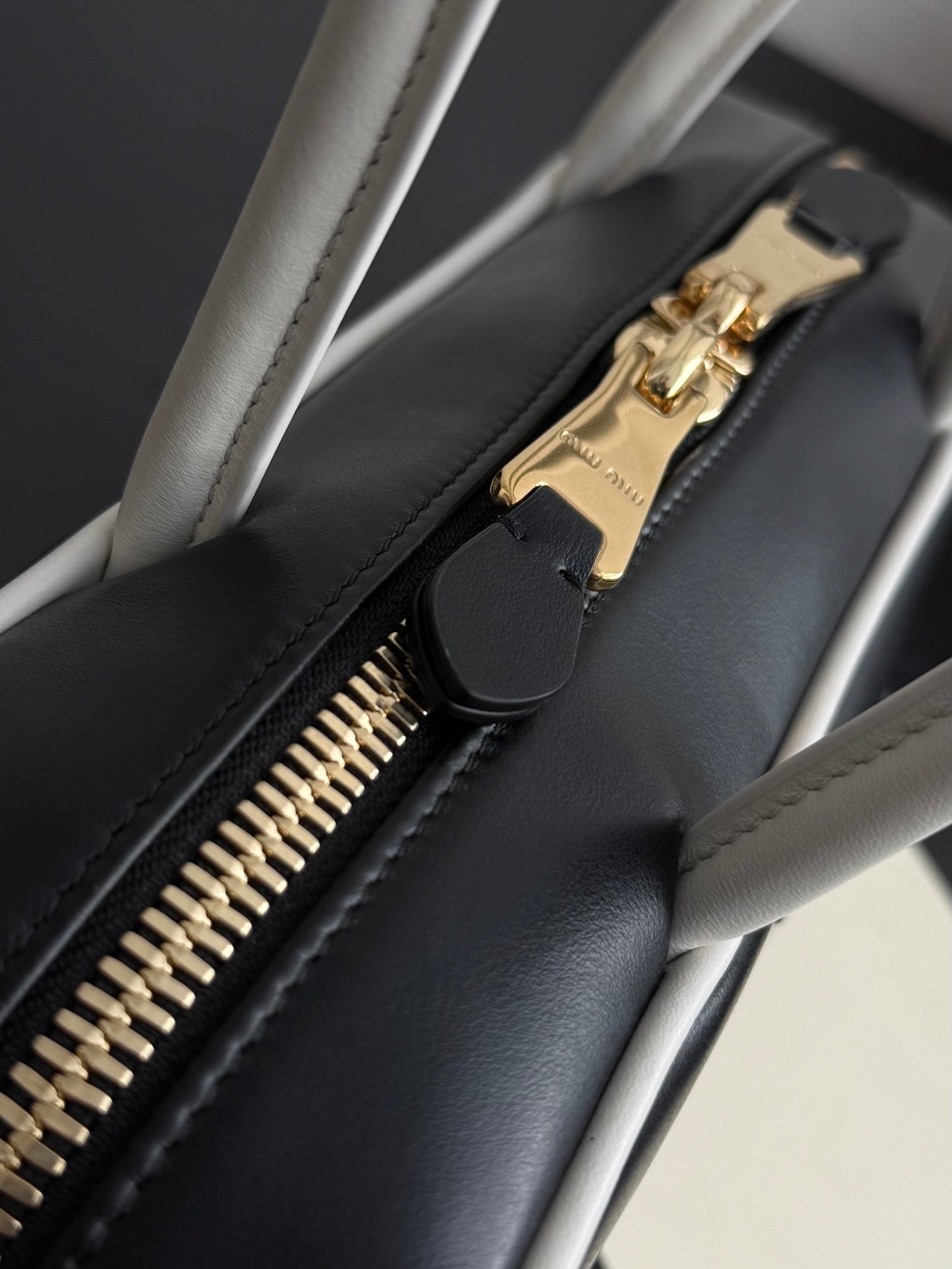 ＭＩ ＭＵ WANDER MATELASSÉ LEATHER HOBO BAG