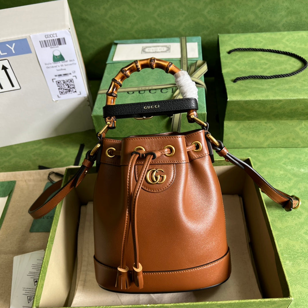 ＧＣＣＩDIANA MINI BUCKET BAG BROWN
