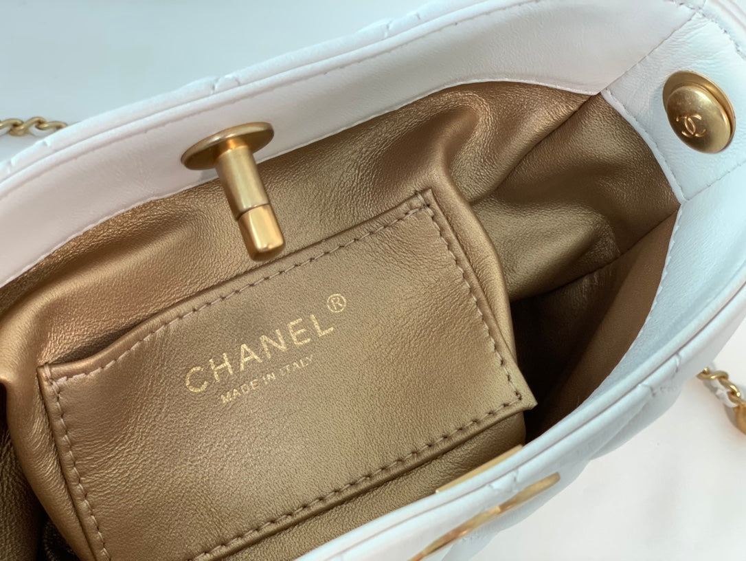 ＣＨＮＥＬSHOULDER BAG WHITE