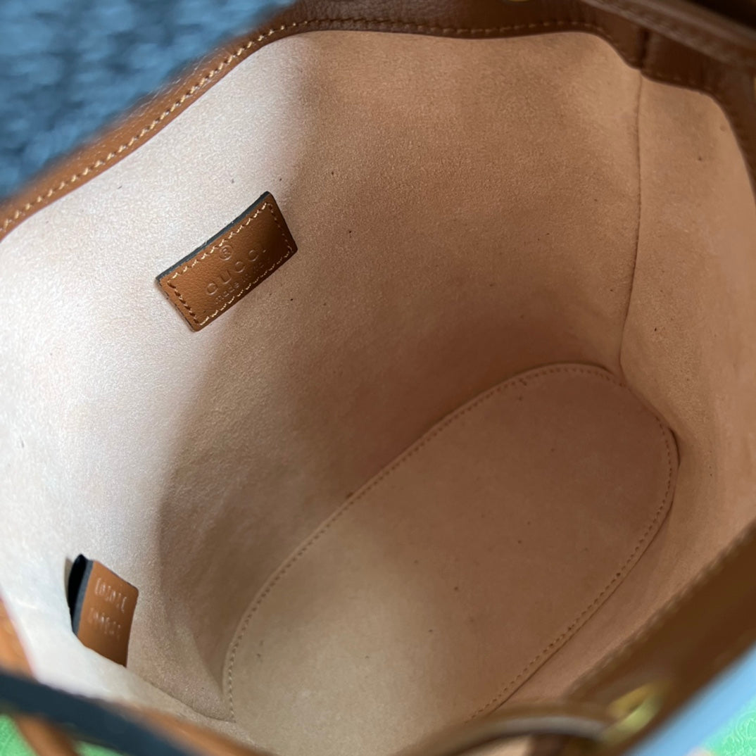 ＧＣＣＩDIANA MINI BUCKET BAG BROWN