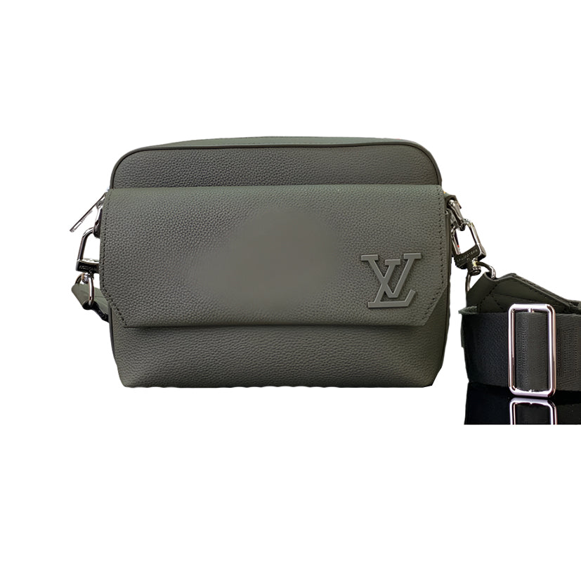 ＬＳ ＶＴＴＯＮ  SHOULDER BAG