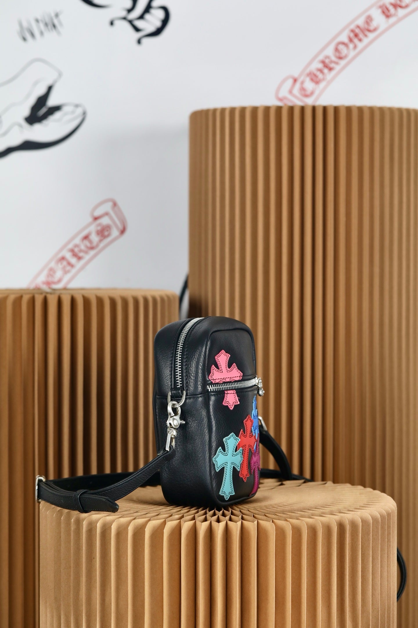 ＣＨＲＭ ＨＲＴＳ MULTICOLOR CROSS PATCH TAKA MINI BAG BLACK