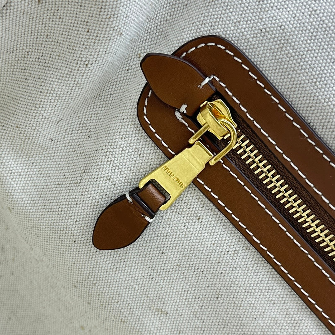 ＭＩ ＭＵ  IVY CANVAS AND LEATHER TOTE BAG BEIGE/BRANDY