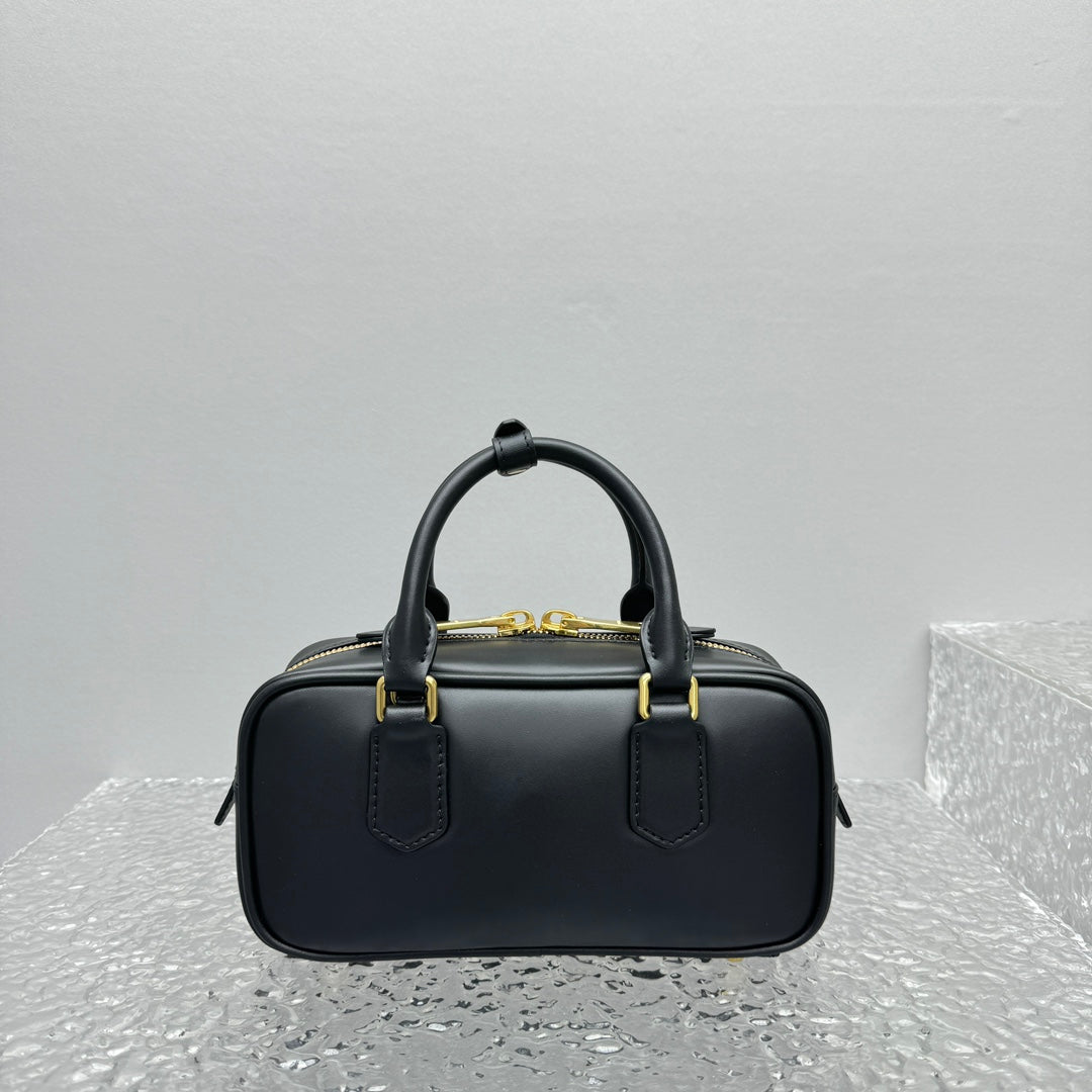 ＭＩ ＭＵ ARCADIE LEATHER BAG BLACK