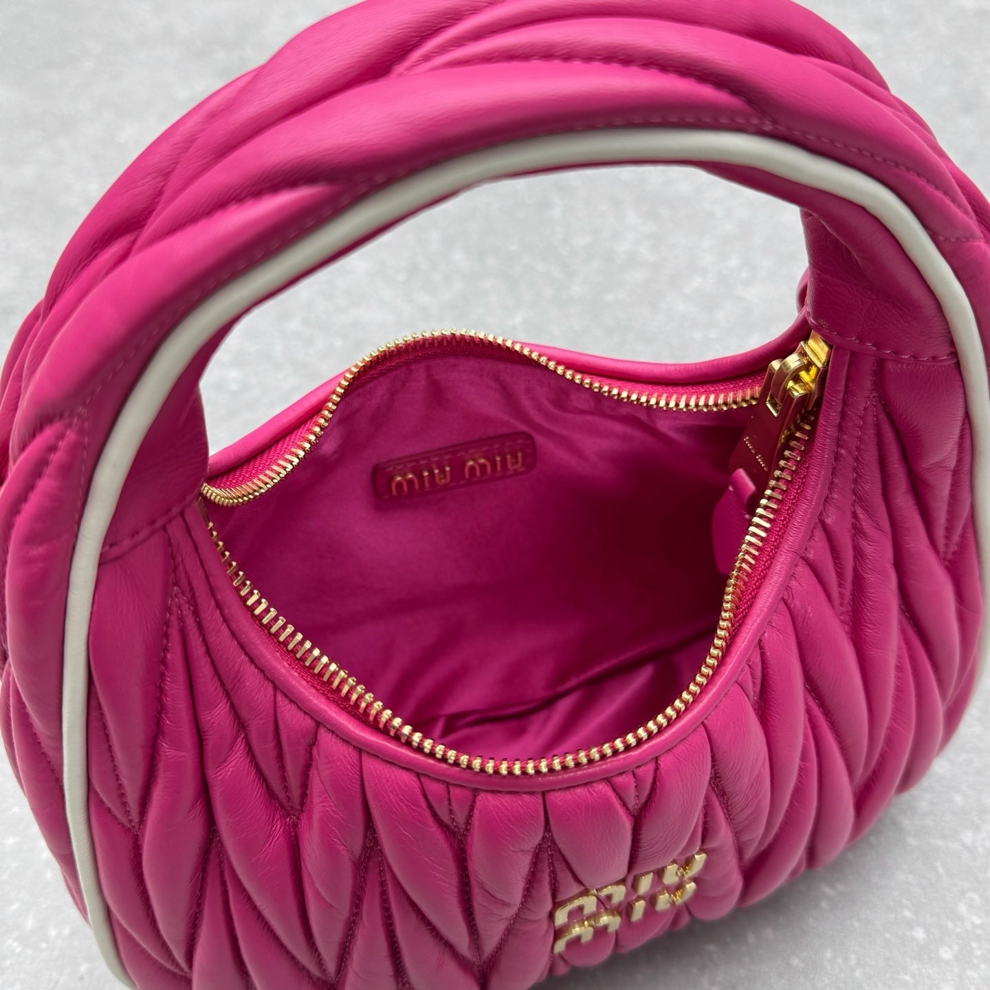 ＭＩ ＭＵ MATELASSÉ NAPPA LEATHER TOP HANDLE BAG PINK