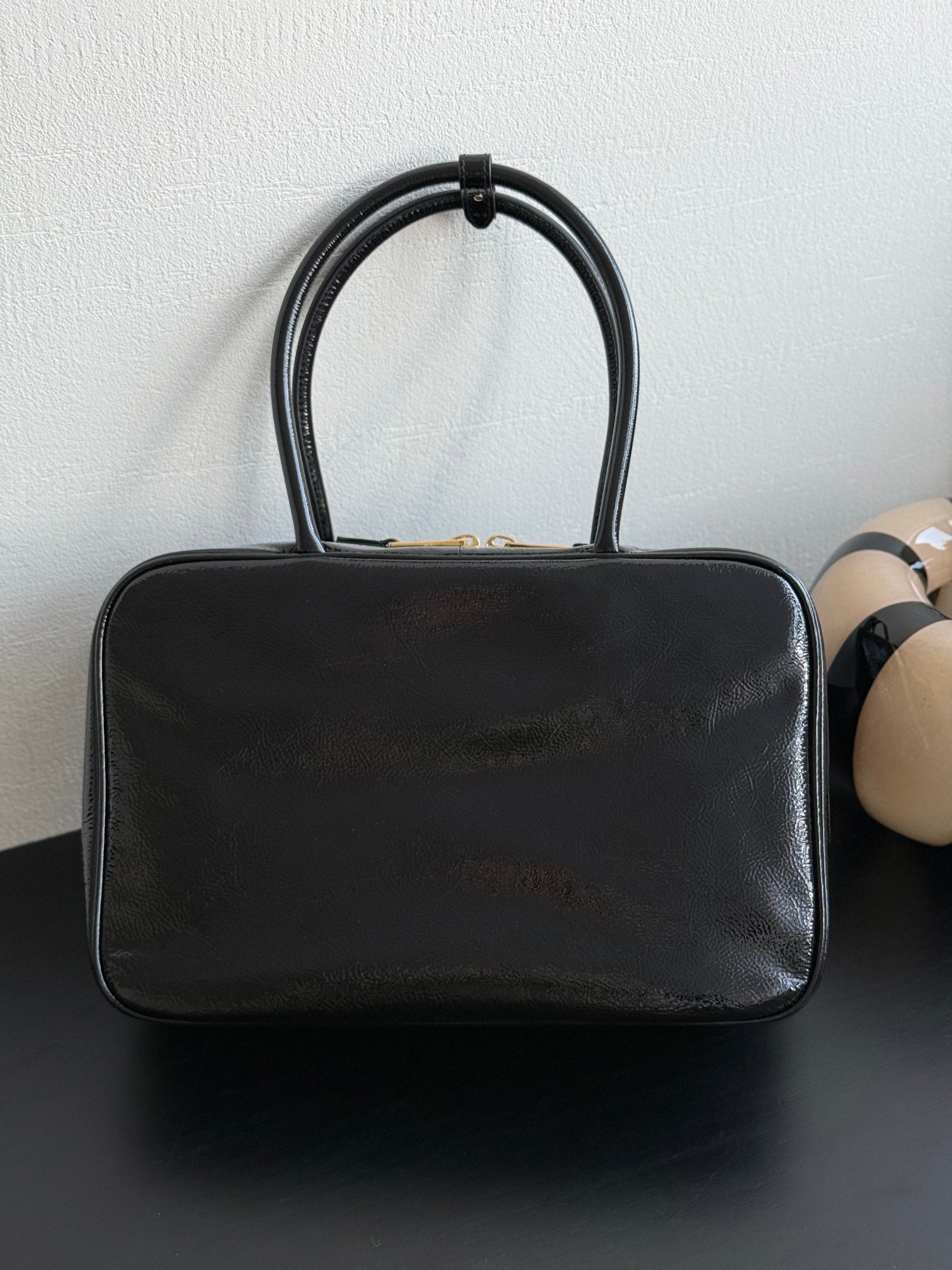 ＭＩ ＭＵ MATELASSÉ LEATHER TOTE BAG