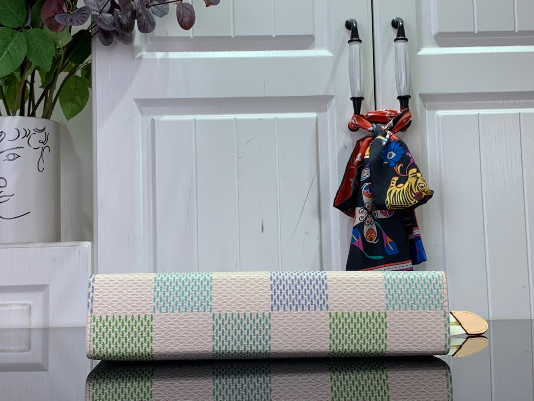 ＬＳ ＶＴＴＯＮ TOILETRY POUCH D15