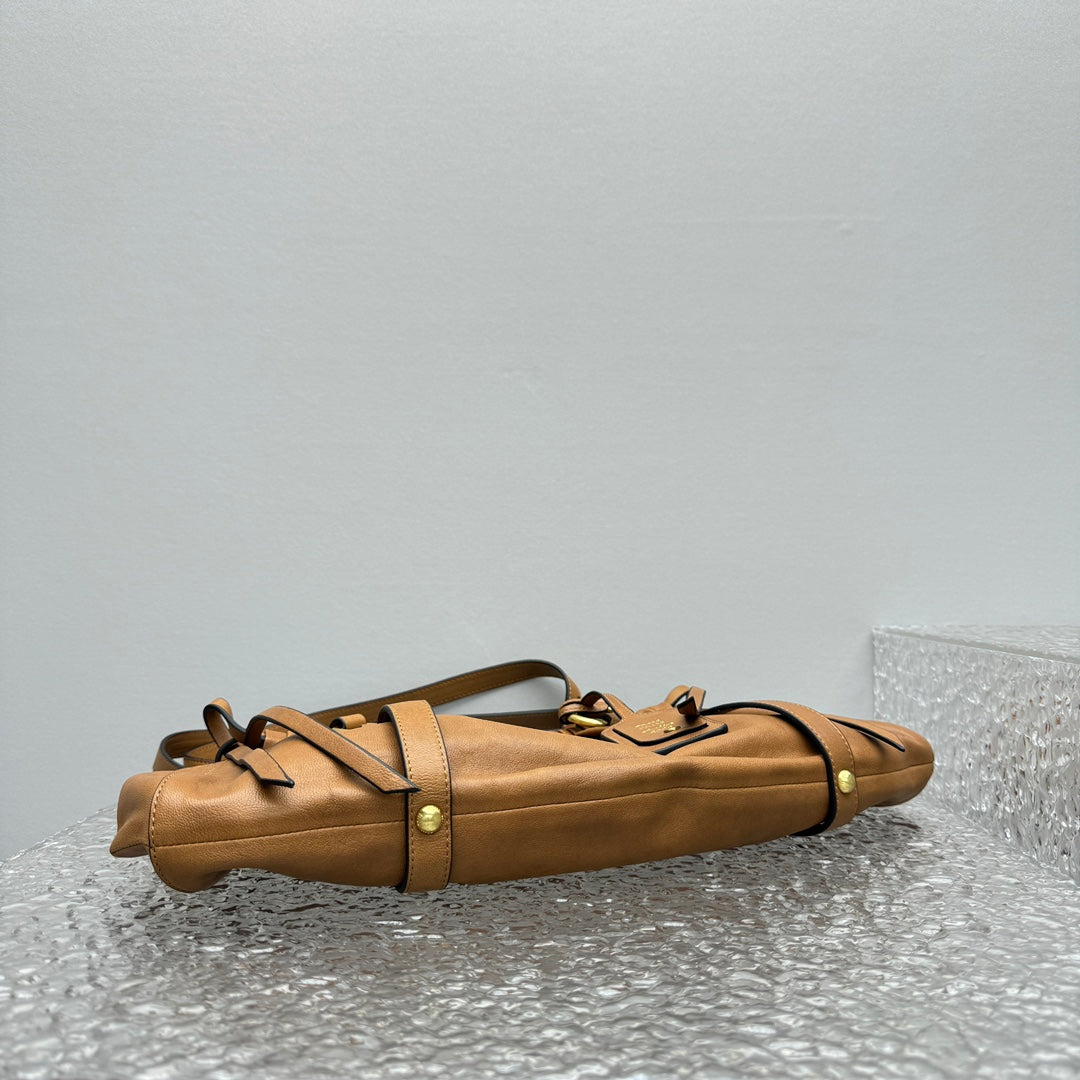 ＭＩ ＭＵ NAPPA LEATHER SHOULDER BAG