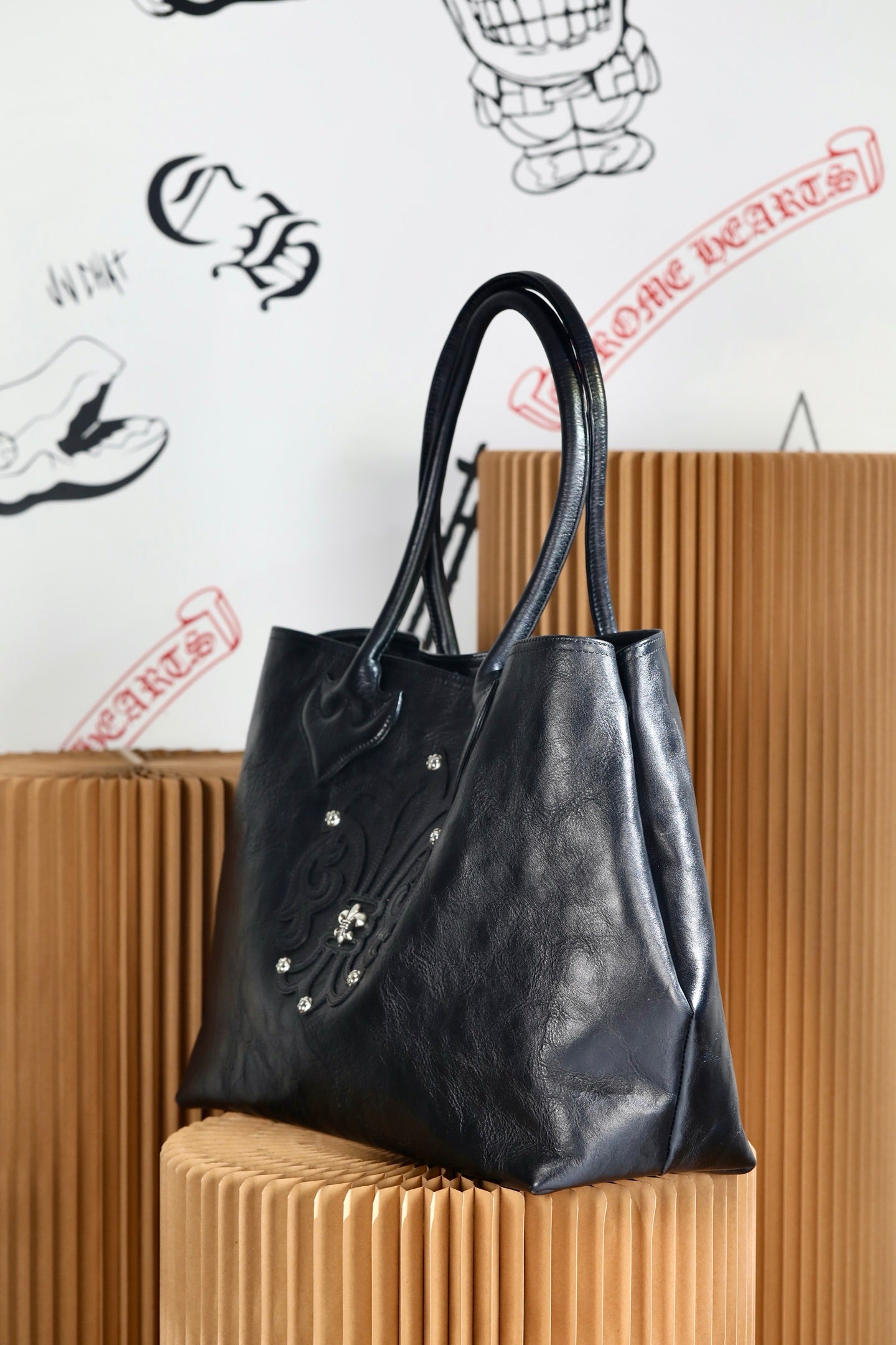 ＣＨＲＭ ＨＲＴＳ GRAINED CALFSKIN FLEUR TOTE BAG BLACK
